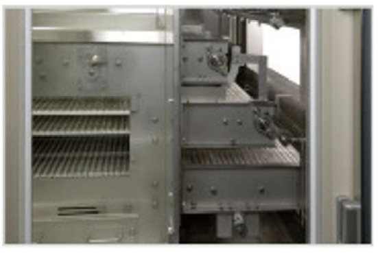 Saves space with an internal three-shelf structure